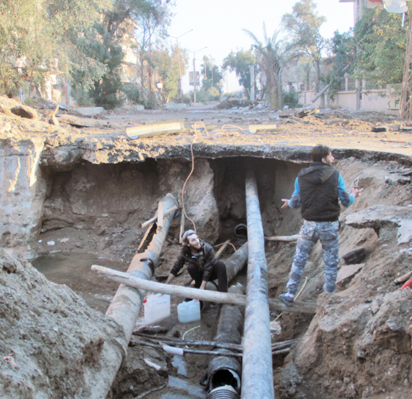 أضرار في شبكة المياه بسبب القصف - دير الزور